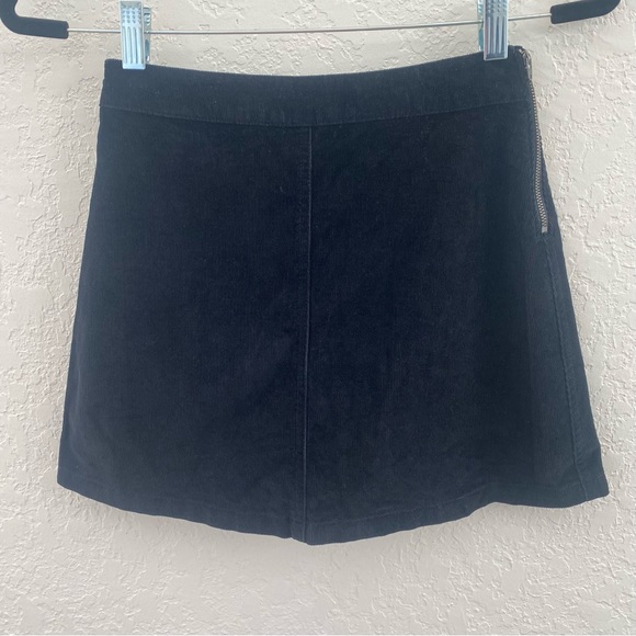 Aritzia Wilfred Free Black Corduroy Ribbed Mini Skirt - Picture 3 of 7